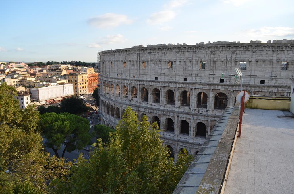 Domus Chiara Al Colosseo Rome Exterior photo