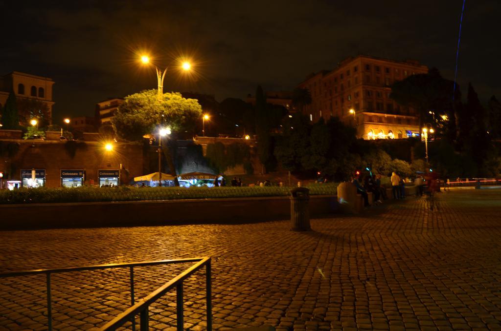Domus Chiara Al Colosseo Rome Exterior photo